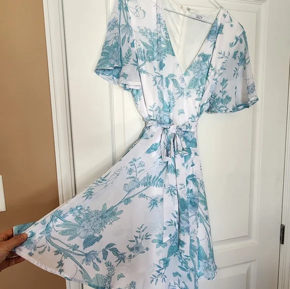 Suzy Shier Light Fabric Summer Dress - Picture 4 of 4